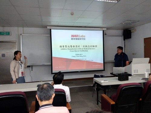 Teacher Chi-Yun Wang gave a brief introduction to Dr. Chun-Ming Chang