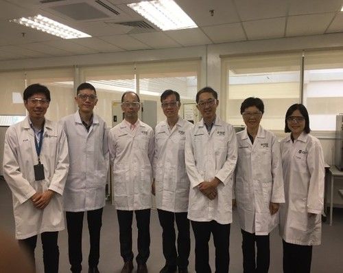 A visit to the Biochemical Laboratory with Dean Cai from the College of Engineering