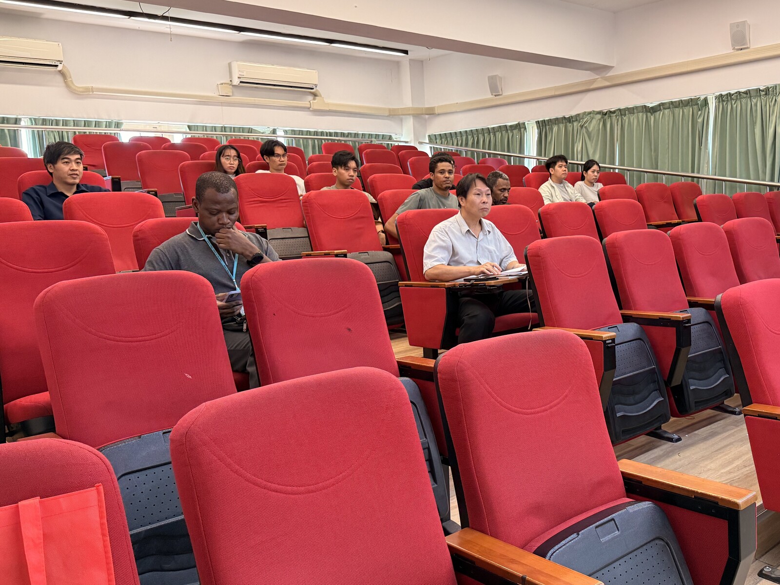 《AI-Driven New Horizons in Biomedical Research and Learning​》賴明德教授圖片