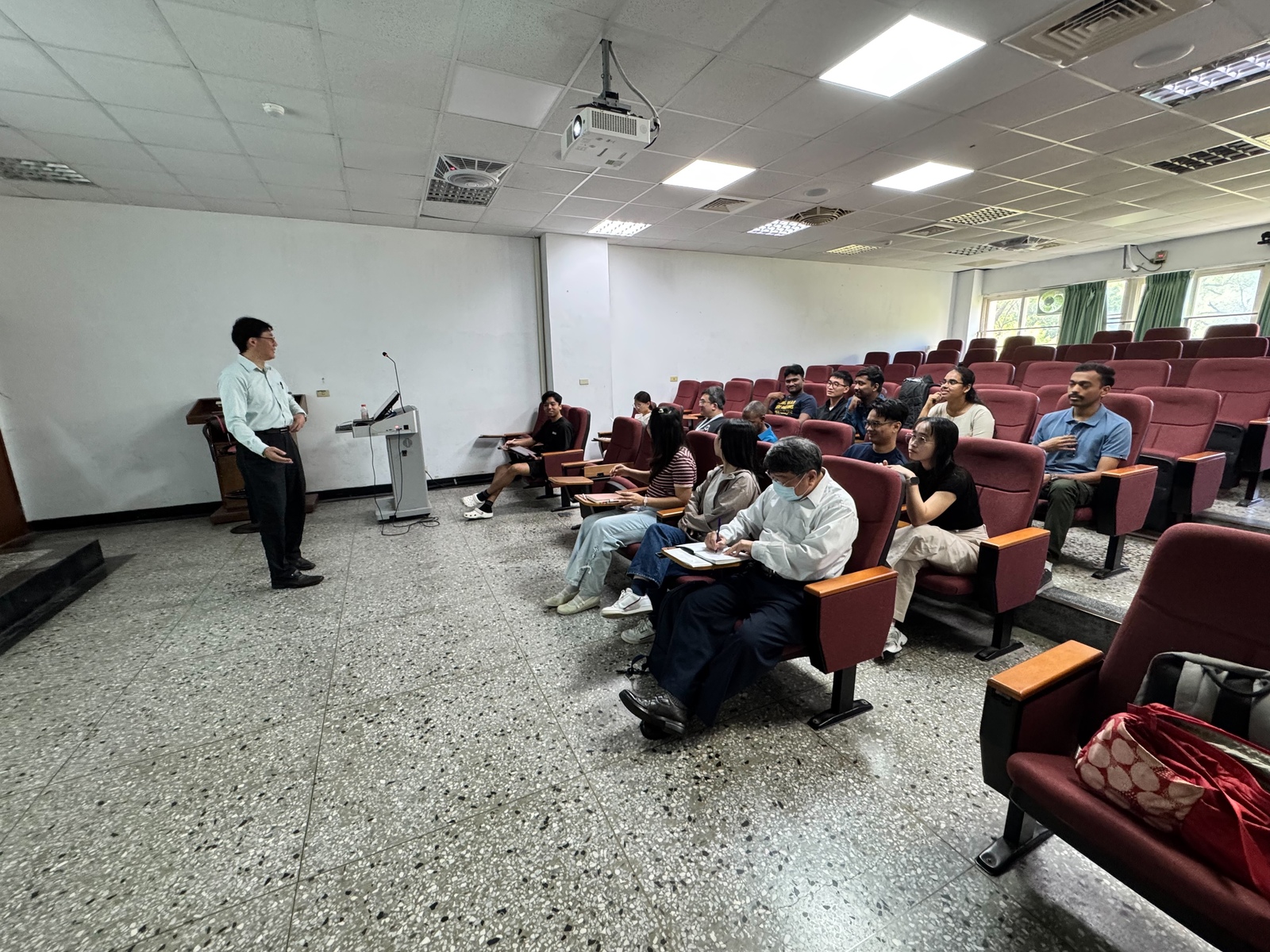 《A new chapter in the fight against cancer using nanotechnology ​​​》王惠民教授Image