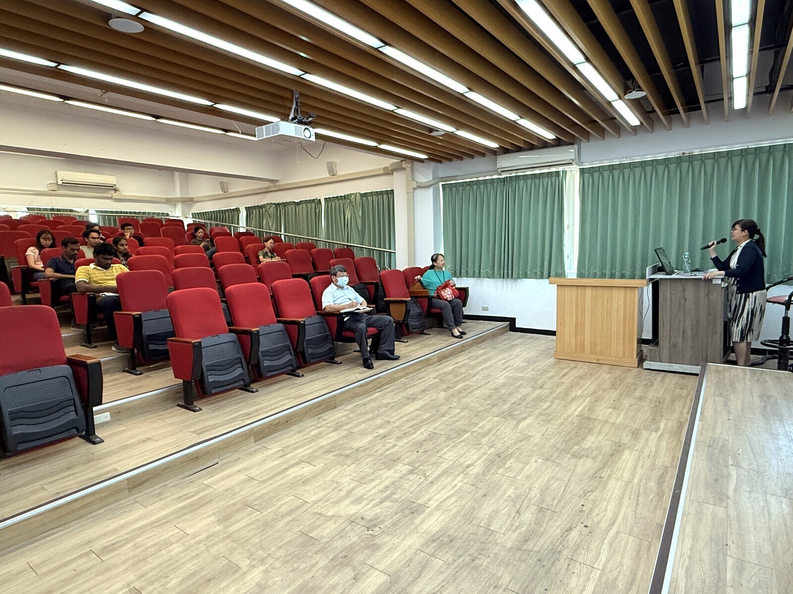 《bioreactor application on tissue engineering​​》Assistant Professor Jing-yun ChenImage