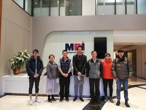 陳炳宜主任與王琪芸老師帶領博士生們參訪和康生物科技公司，並洽談生醫骨材合作